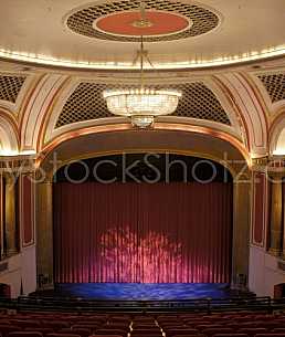 Saenger closed curtain