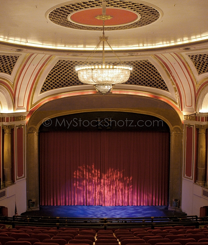 Saenger closed curtain