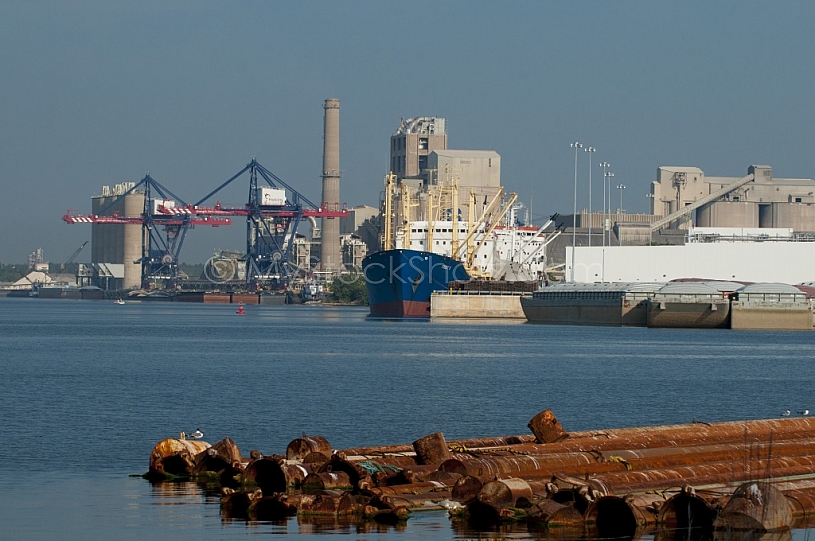 Ship activity at the Theodore Port
