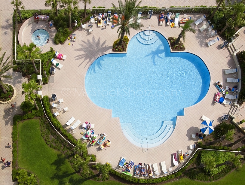 Overlooking the pool - Hotel/Condo Gulf Shores