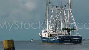 CommercialShrimpboat_HeadingOut