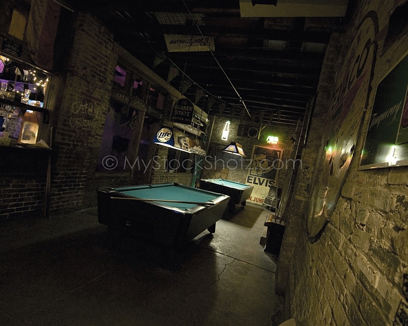 Bar in Downtown Mobile - Play Pool