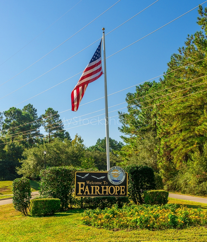Welcome to Fairhope sign on Highway 98