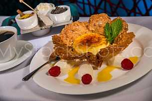 Creme Brulee' Dessert