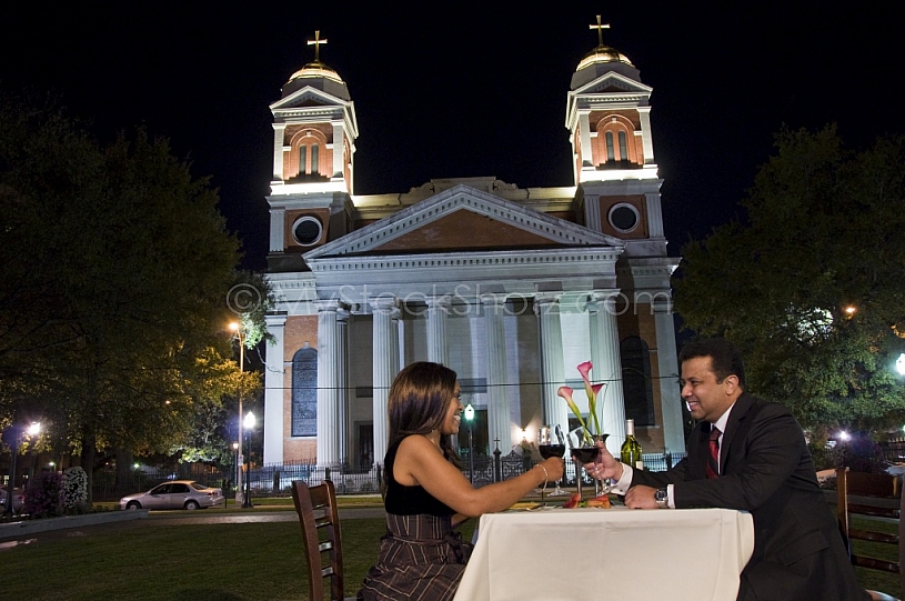 Outdoor dining at Cathedral Square