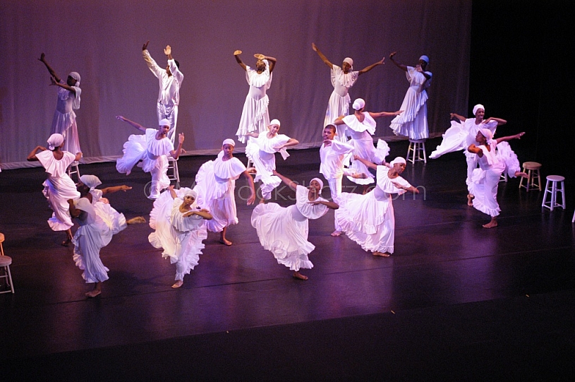 Contemporary Dancers