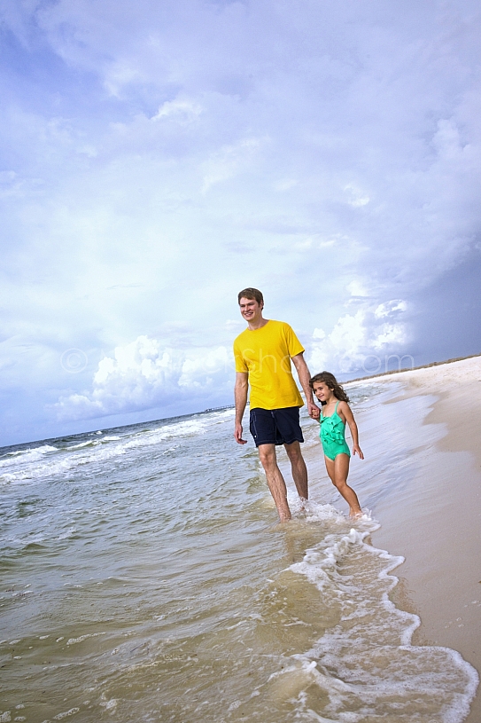 ALDT129-DadDaughterBeach